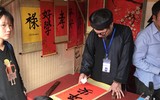 Mùng 1, Hội chữ Xuân Mậu Tuất tấp nập người, ông đồ mỏi tay viết