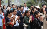 [ẢNH] Người dân nô nức đi lễ đền, chùa dịp đầu năm