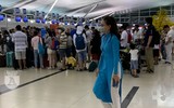 Hàng đoàn người đeo khẩu trang phòng dịch, cảnh chưa từng thấy tại sân bay Việt Nam