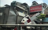 Ô tô tải 'hạ gục' thanh chắn cầu vượt Thái Hà- Tây Sơn