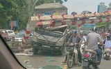 Ô tô tải 'hạ gục' thanh chắn cầu vượt Thái Hà- Tây Sơn