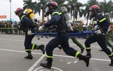 Những hình ảnh vượt tường, băng lửa của lực lượng cứu hỏa Hà Nội