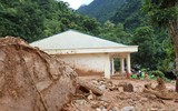 Người dân Đà Bắc gồng mình sau lũ quét