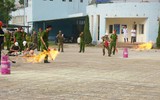 Lực lượng dân phòng thi xử lý tình huống xảy cháy