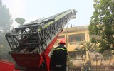 Diễn tập phá chuồng cọp chung cư đang cháy cứu người mắc kẹt
