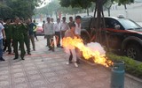 Hơn 500 người dập lửa từ bình gas 