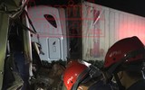 Cứu nạn các nạn nhân mắc kẹt trong cabin xe ô tô