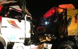 Xem Cảnh sát PCCC trắng đêm cứu lái xe mắc kẹt trong ca-bin