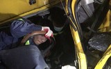 Xem Cảnh sát PCCC trắng đêm cứu lái xe mắc kẹt trong ca-bin