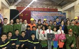 Những người lính cứu hỏa mang hơi ấm đến vùng cao