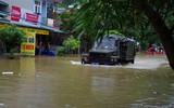 Lực lượng Công an ứng trực 24/24 hỗ trợ người dân, ứng phó mưa lũ
