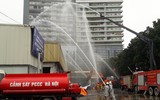 Hàng trăm công nhân tham gia diễn tập cứu nạn, cứu hộ đám cháy tại kho xưởng