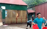 Nhanh chóng tìm kiếm cứu nạn người mắc kẹt trong tình huống cháy giả định ở làng Ngọc Hà