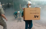 Nhanh chóng tìm kiếm cứu nạn người mắc kẹt trong tình huống cháy giả định ở làng Ngọc Hà