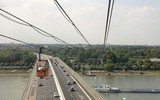 Nghẹt thở cứu 100 hành khách mắc kẹt trên cáp treo ở Đức