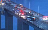 [Ảnh] Toàn cảnh vụ giải cứu 37 hành khách bị bắt làm con tin trên xe buýt ở Rio de Janeiro
