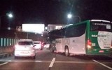 [Ảnh] Toàn cảnh vụ giải cứu 37 hành khách bị bắt làm con tin trên xe buýt ở Rio de Janeiro