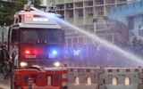 Cảnh sát Hồng Kông lý giải việc lần đầu tiên nổ súng và phun vòi rồng để ứng phó với biểu tình