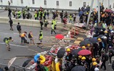 Cảnh sát Hồng Kông lý giải việc lần đầu tiên nổ súng và phun vòi rồng để ứng phó với biểu tình