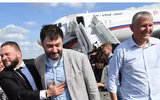 Những hình ảnh xúc động tại cuộc trao đổi tù nhân lịch sử giữa Ukraine và Nga