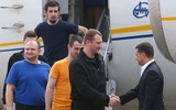 Những hình ảnh xúc động tại cuộc trao đổi tù nhân lịch sử giữa Ukraine và Nga
