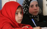 Giữa cảnh loạn lạc, trẻ em ở Idlib, Syria vượt bom đạn đến trường