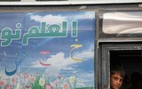 Giữa cảnh loạn lạc, trẻ em ở Idlib, Syria vượt bom đạn đến trường