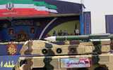 [Ảnh] Diễu binh hoành tráng ở Tehran, Tổng thống Iran lạnh lùng cảnh báo phương Tây