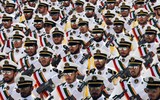[Ảnh] Diễu binh hoành tráng ở Tehran, Tổng thống Iran lạnh lùng cảnh báo phương Tây