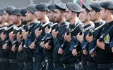 [Ảnh] Diễu binh hoành tráng ở Tehran, Tổng thống Iran lạnh lùng cảnh báo phương Tây