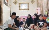Dư luận Indonesia phẫn nộ vì màn thể hiện táo bạo của ông nghị cùng 3 bà vợ
