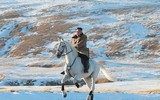 KCNA bất ngờ tung bộ ảnh ông Kim Jong-un cưỡi bạch mã trên những ngọn núi phủ đầy tuyết