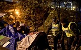 [Ảnh] Paris triệt xóa trại di cư trái phép nơi nhiều người đang tìm đường sang Anh