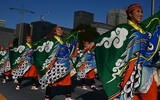 [Ảnh] Nhật hoàng và Hoàng hậu ngồi xe diễu hành trên đường phố Tokyo