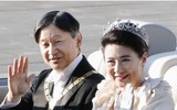 [Ảnh] Nhật hoàng và Hoàng hậu ngồi xe diễu hành trên đường phố Tokyo