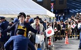 [Ảnh] Nhật hoàng và Hoàng hậu ngồi xe diễu hành trên đường phố Tokyo