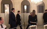 Tổng thống Nga Putin ở Paris: Một bước vào nhà vệ sinh, có tới 6 vệ sỹ đi cùng