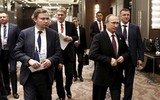 Tổng thống Nga Putin ở Paris: Một bước vào nhà vệ sinh, có tới 6 vệ sỹ đi cùng