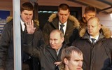 Tổng thống Nga Putin ở Paris: Một bước vào nhà vệ sinh, có tới 6 vệ sỹ đi cùng