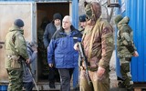 Ukraine và phiến quân miền Đông trao đổi toàn bộ tù nhân, liệu xung đột có chấm dứt?