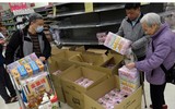 Người dân Hồng Kông đổ xô đi mua đồ tích trữ trước quy định cách ly mới