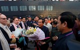 Tàu du lịch 2.200 người được Campuchia chào đón, thoát khỏi 