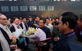 Tàu du lịch 2.200 người được Campuchia chào đón, thoát khỏi 