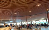 Tàu du lịch 2.200 người được Campuchia chào đón, thoát khỏi 