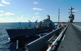 Hình ảnh hiếm hoi về tàu sân bay hiện đại nhất của Mỹ nạp nhiên liệu trên biển