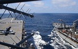 Hình ảnh hiếm hoi về tàu sân bay hiện đại nhất của Mỹ nạp nhiên liệu trên biển