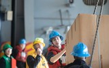 Hình ảnh hiếm hoi về tàu sân bay hiện đại nhất của Mỹ nạp nhiên liệu trên biển
