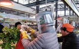 Những ý tưởng ‘thời trang bá đạo’ phòng chống virus Covid-19