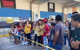 Kẻ bắt cóc 30 con tin ở Philippines ra hàng sau 9 tiếng gây náo loạn