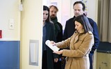 Dân Pháp ra khỏi nhà phải viết tờ khai